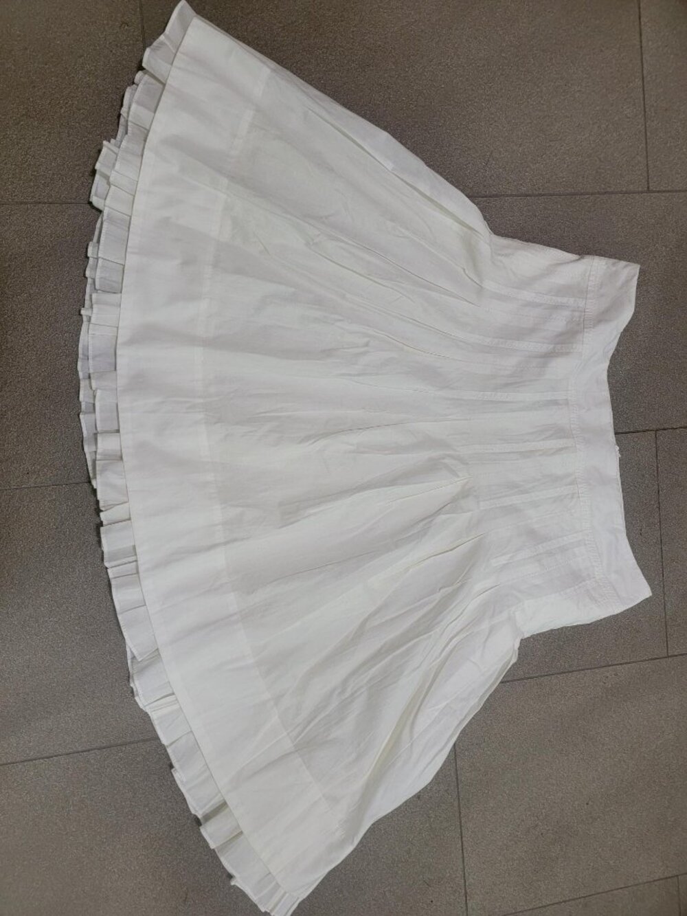 ADORABLE Akris Punto White Cotton Pleated Full A-Line Skirt Size 12 Lined